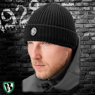 Csuklyás téli sapka